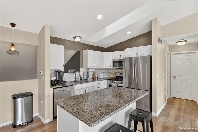 1035 Parkview Street, Fenton, MI 48430