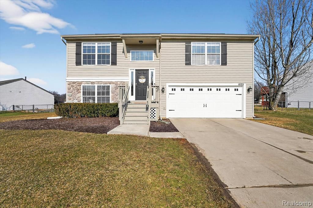 1035 Parkview Street, Fenton, MI 48430
