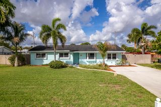 1061 Pineway Drive, Haverhill, FL 33417