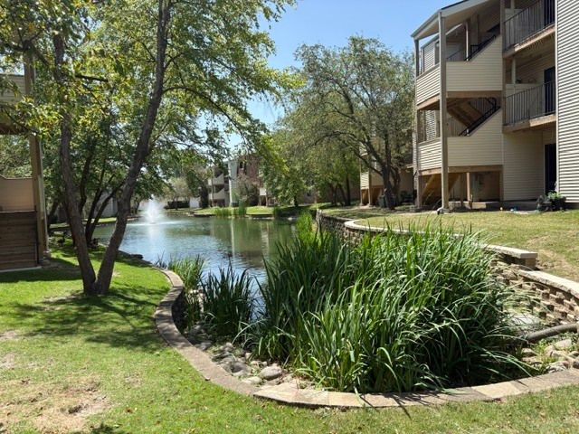 183 N Waters Edge Drive W 301, Glendale Heights, IL 60139