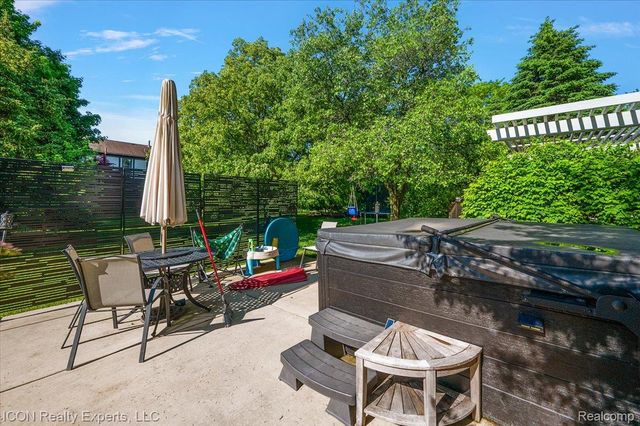 44831 Huntington Drive, Novi, MI 48375