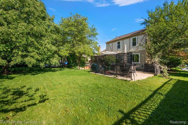 44831 Huntington Drive, Novi, MI 48375
