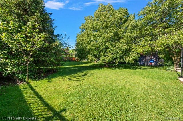 44831 Huntington Drive, Novi, MI 48375