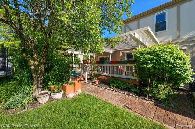 44831 Huntington Drive, Novi, MI 48375