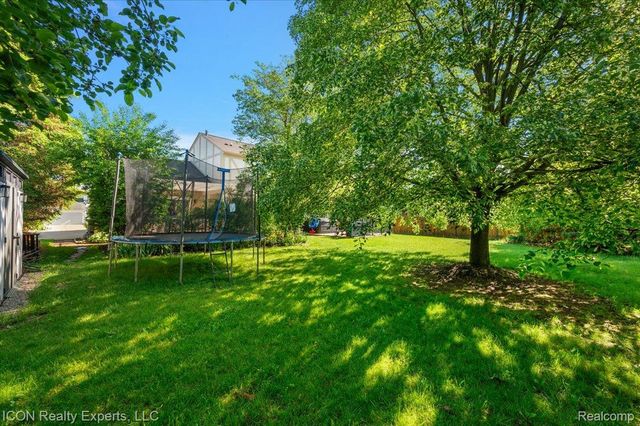 44831 Huntington Drive, Novi, MI 48375