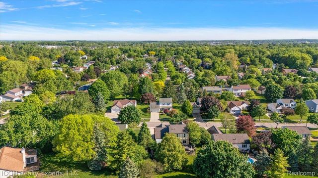 44831 Huntington Drive, Novi, MI 48375