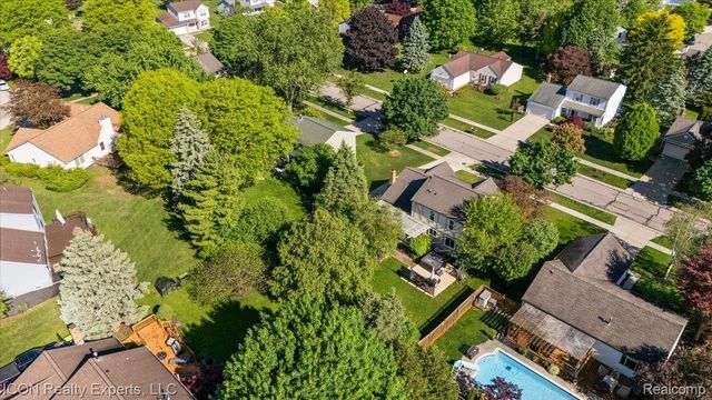 44831 Huntington Drive, Novi, MI 48375