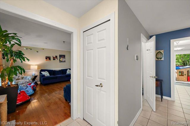 44831 Huntington Drive, Novi, MI 48375