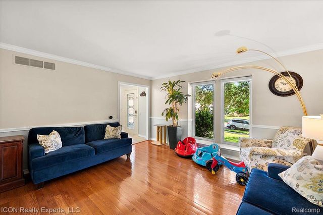 44831 Huntington Drive, Novi, MI 48375