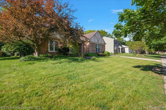 44831 Huntington Drive, Novi, MI 48375