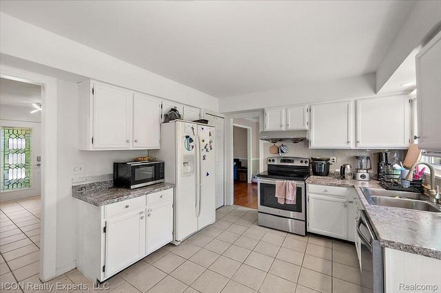 44831 Huntington Drive, Novi, MI 48375