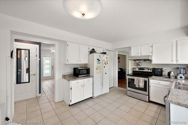 44831 Huntington Drive, Novi, MI 48375