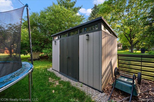 44831 Huntington Drive, Novi, MI 48375