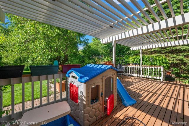 44831 Huntington Drive, Novi, MI 48375