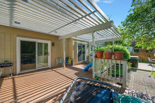 44831 Huntington Drive, Novi, MI 48375
