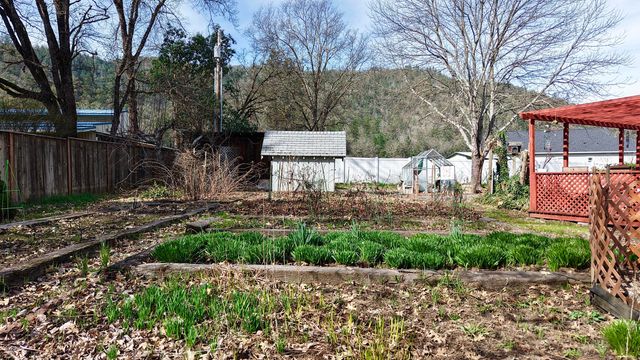 9401 Old Stage Road, Central Point, OR 97502