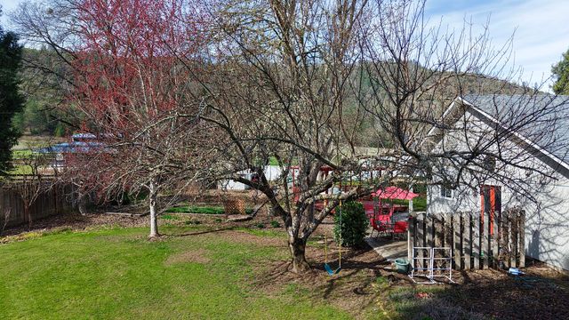 9401 Old Stage Road, Central Point, OR 97502