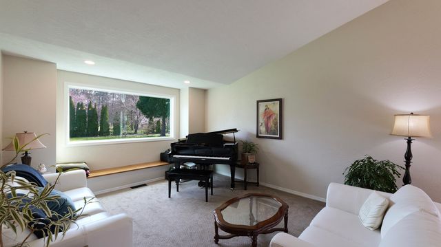 9401 Old Stage Road, Central Point, OR 97502