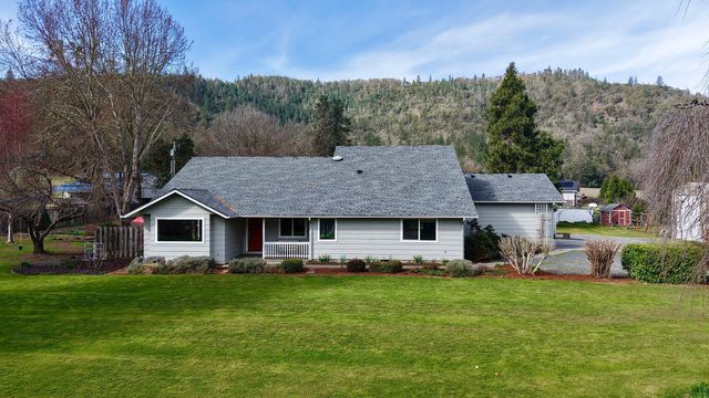 9401 Old Stage Road, Central Point, OR 97502