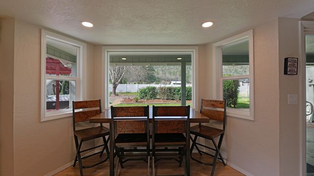 9401 Old Stage Road, Central Point, OR 97502