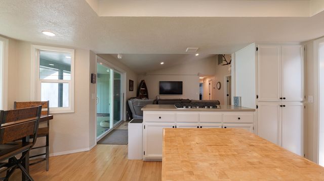 9401 Old Stage Road, Central Point, OR 97502