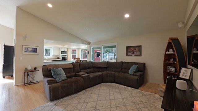 9401 Old Stage Road, Central Point, OR 97502