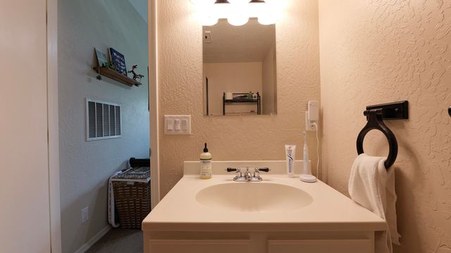 9401 Old Stage Road, Central Point, OR 97502