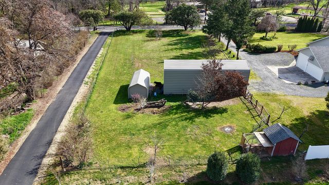 9401 Old Stage Road, Central Point, OR 97502