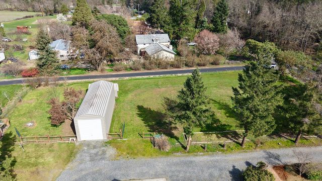 9401 Old Stage Road, Central Point, OR 97502