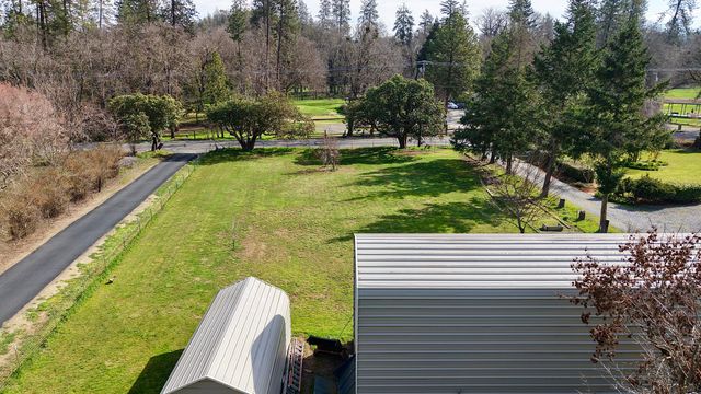 9401 Old Stage Road, Central Point, OR 97502