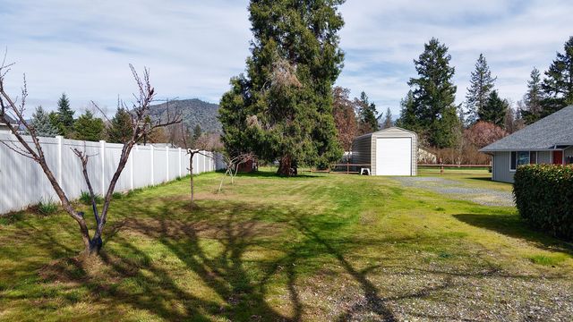 9401 Old Stage Road, Central Point, OR 97502