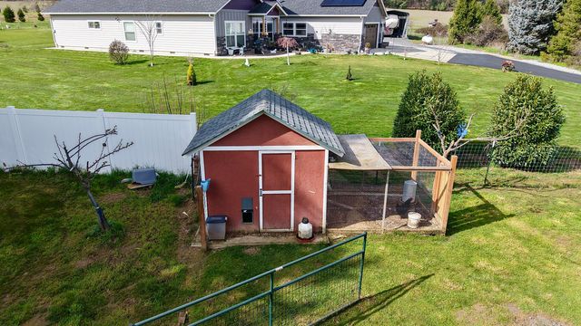 9401 Old Stage Road, Central Point, OR 97502