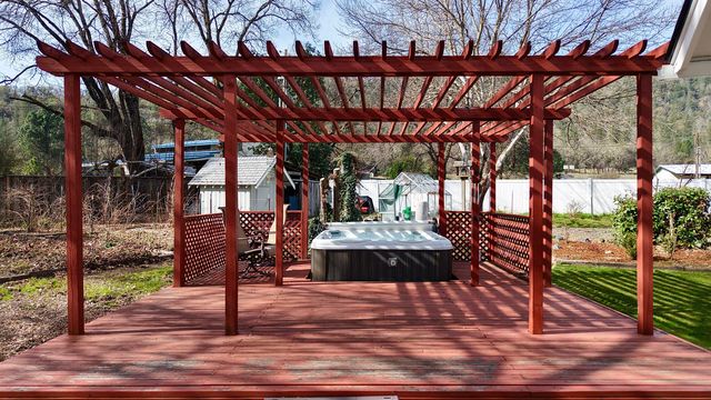 9401 Old Stage Road, Central Point, OR 97502