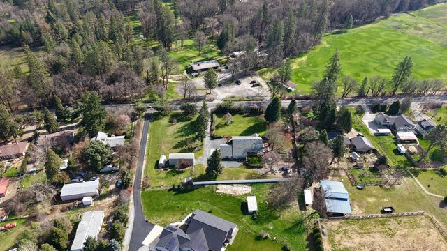 9401 Old Stage Road, Central Point, OR 97502