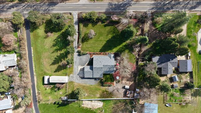 9401 Old Stage Road, Central Point, OR 97502