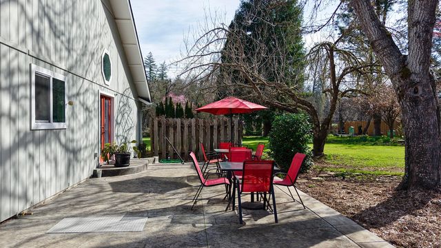 9401 Old Stage Road, Central Point, OR 97502