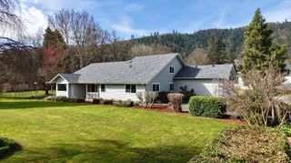 9401 Old Stage Road, Central Point, OR 97502