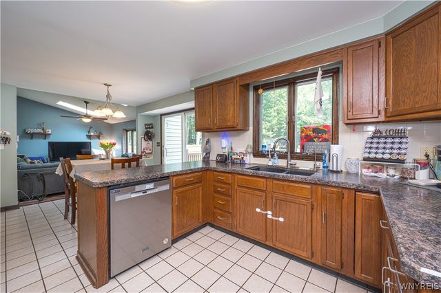 8969 Hammond Drive, Eden, NY 14057