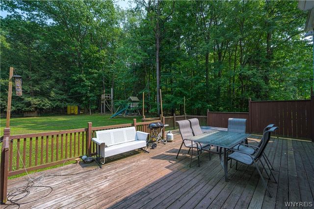 8969 Hammond Drive, Eden, NY 14057