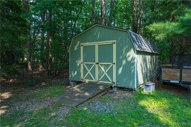 8969 Hammond Drive, Eden, NY 14057