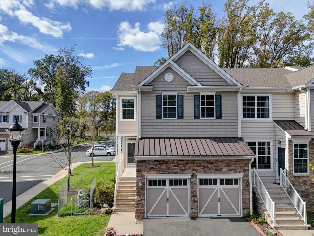 101 PEARCE LN, Monmouth Junction, NJ 08852