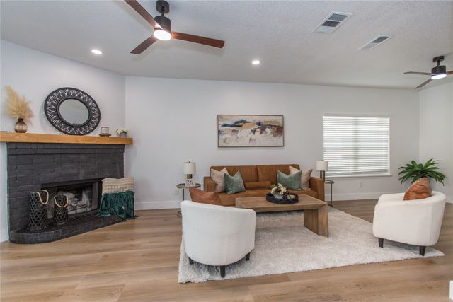 1704 Brookarbor Court, Arlington, TX 76018