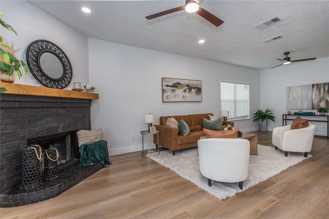 1704 Brookarbor Court, Arlington, TX 76018