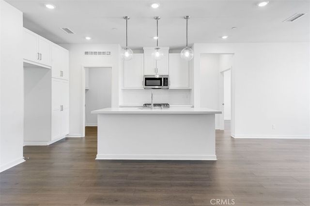 980 N Tangent Privado 305, Ontario, CA 91764