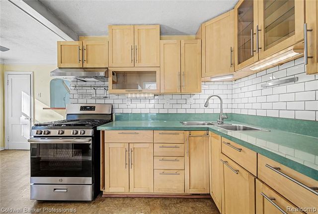 20922 Negaunee Street, Southfield, MI 48033