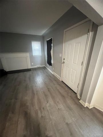 9599 Whitcomb Street, Detroit, MI 48227