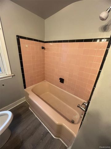 9599 Whitcomb Street, Detroit, MI 48227