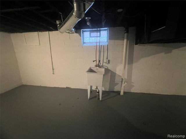 9599 Whitcomb Street, Detroit, MI 48227