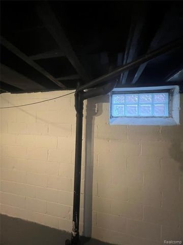 9599 Whitcomb Street, Detroit, MI 48227