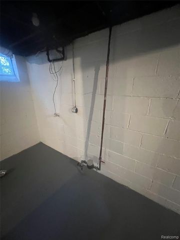 9599 Whitcomb Street, Detroit, MI 48227